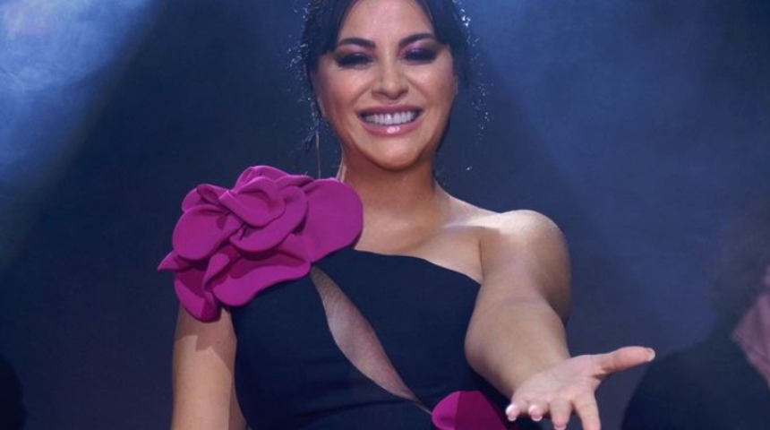 Zayıflamasıyla gündemdeydi! Ünlü şarkıcı Zara'dan estetik itirafı