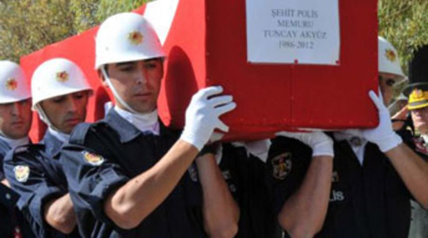 O şehit BDP'li Vekil'e m&uuml;dahale eden polismiş