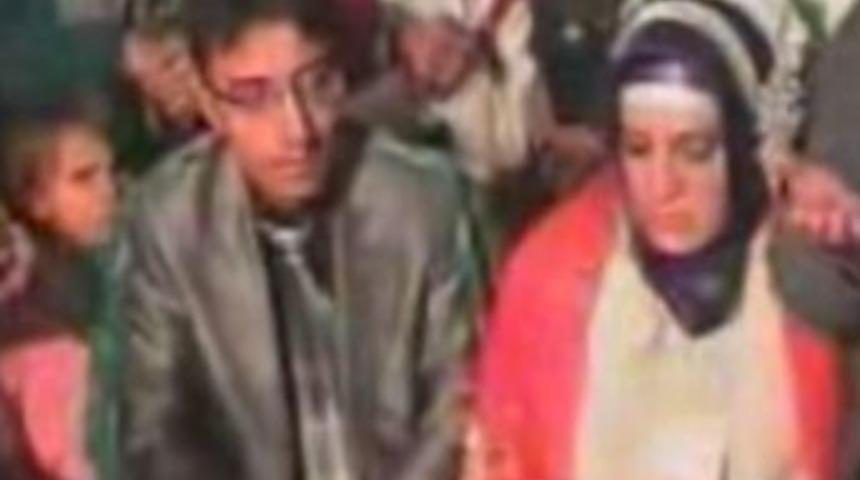 16 yaşında, karnındaki bebeğiyle &ouml;ld&uuml;