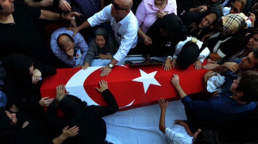 Şehitlerimiz toprağa veriliyor