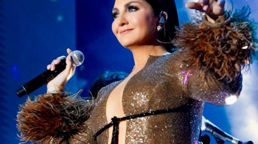 Sibel Can'a sahnede ilginç bayram hediyesi! Değeri 87 bin TL!