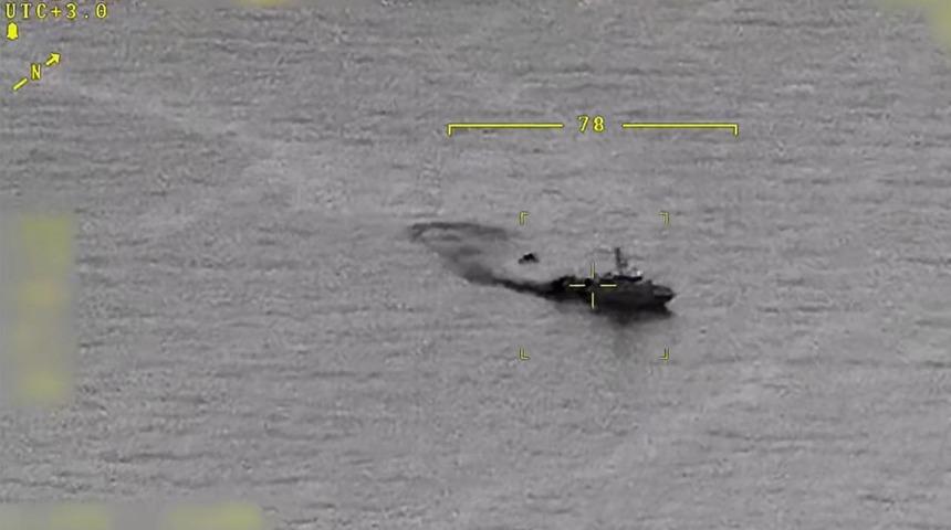 MSB görüntüleri paylaştı! Yunanistan düzensiz göçmenleri taşıyan 2 botu denize bıraktı... Böyle kurtarıldılar