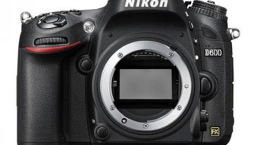 Nikon D600 rakiplerine fark attı