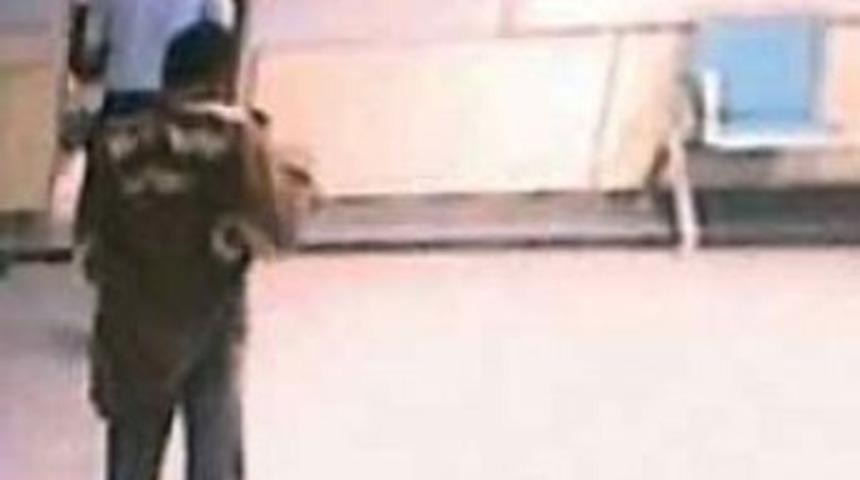 Arkadan vurup ka&ccedil;an o ter&ouml;rist &ouml;ld&uuml;r&uuml;ld&uuml;