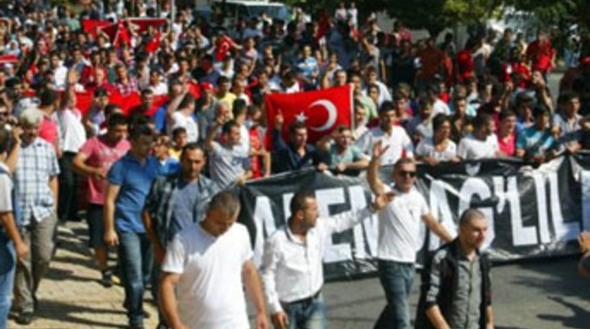 PKK'lı ter&ouml;ristin mezarına y&uuml;r&uuml;d&uuml;ler