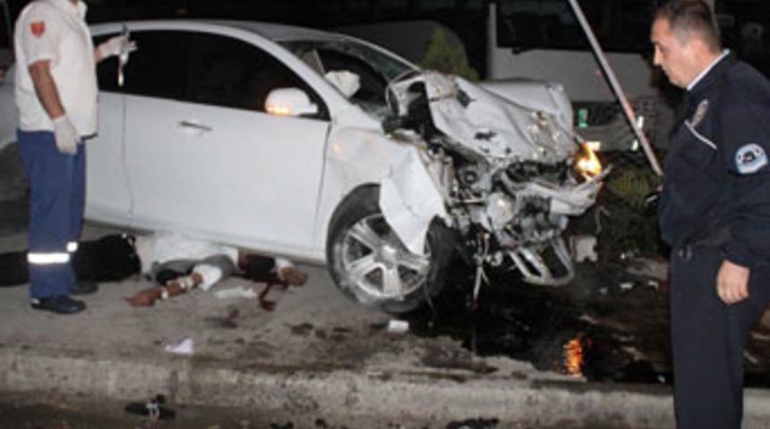 Hurdaya dönen aracın altından sağ çıktı