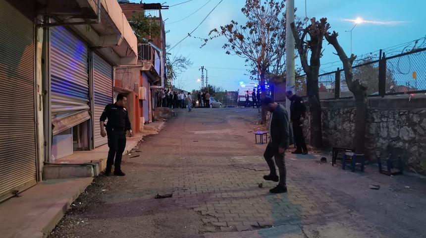 Barış için buluşturulan husumetli aileler arasında silahlı çatışma! Çok sayıda yaralı var