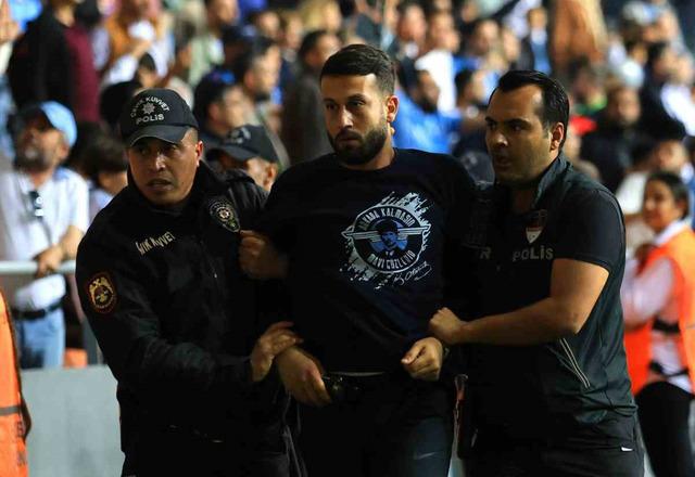 Süper Lig'de ortalık yine karıştı! Adana Demirspor - Kayserispor maçı savaş alanına döndü