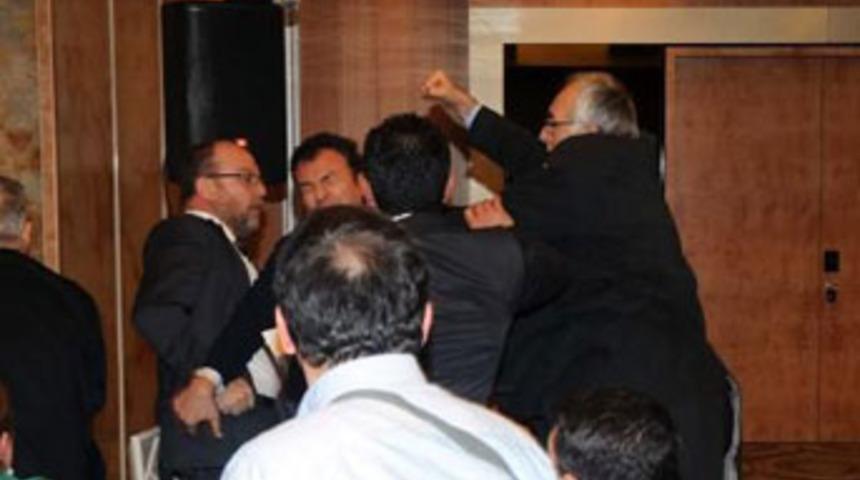 Ödül töreninde gerginlik!