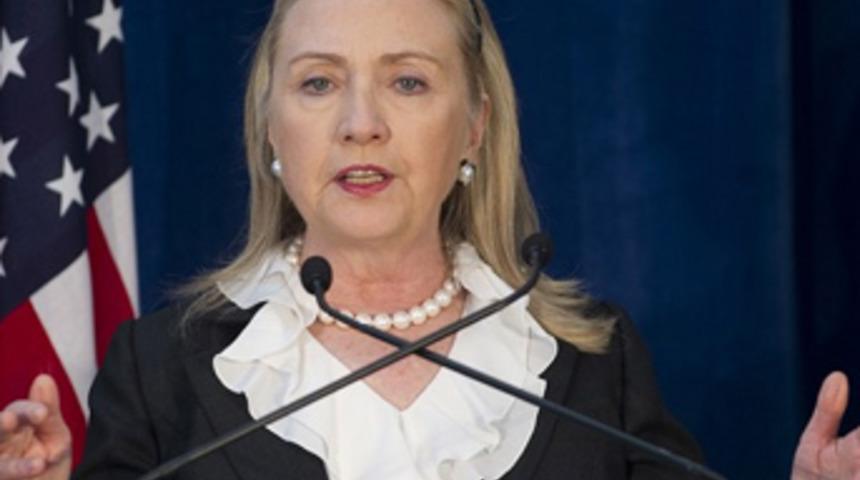 Hillary Clinton hastaneye kaldırıldı