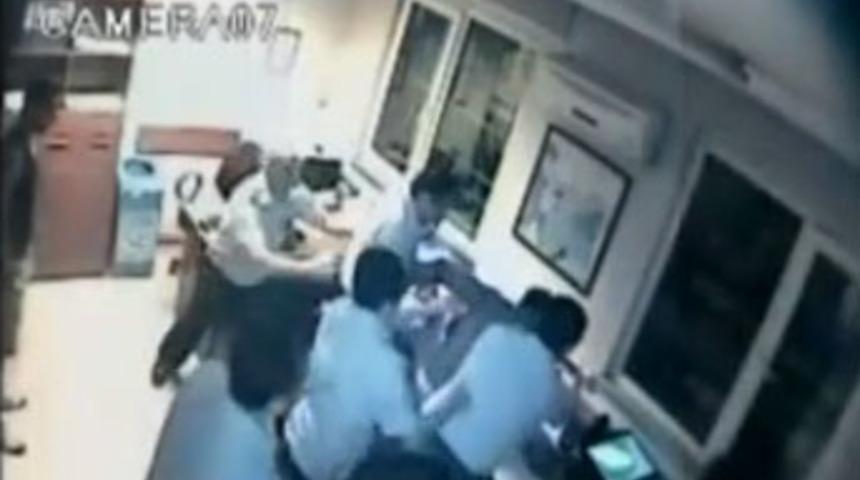 Karakolda dayak güvenlik kamerasında