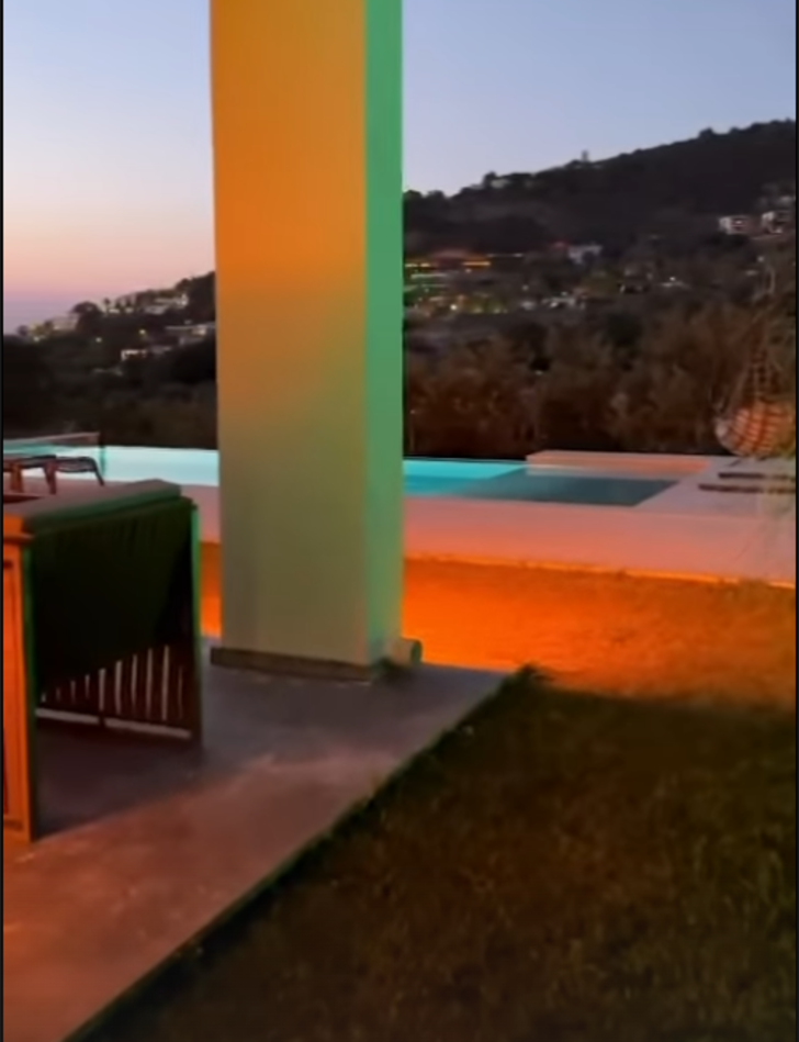 Türkücü Ceylan Bodrum'daki evinin manzarasını paylaştı! Sadece bahçesi bile olay G4