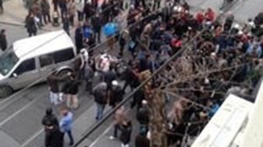 Telefonla konuşan kadın s&uuml;r&uuml;c&uuml; polise &ccedil;arptı