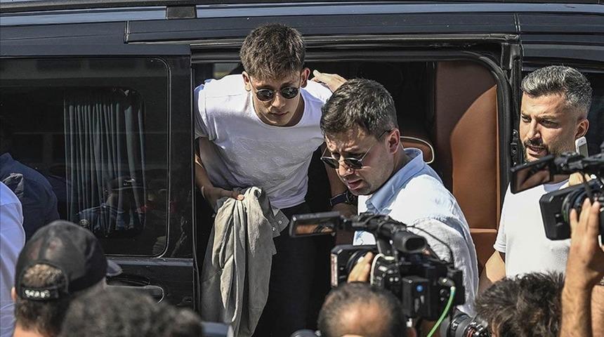 Ancelotti'nin bir türlü süre vermediği Arda Güler, Real Madrid'e veda etmeye hazırlanıyor! Madrid yönetiminin kararı bekleniyor