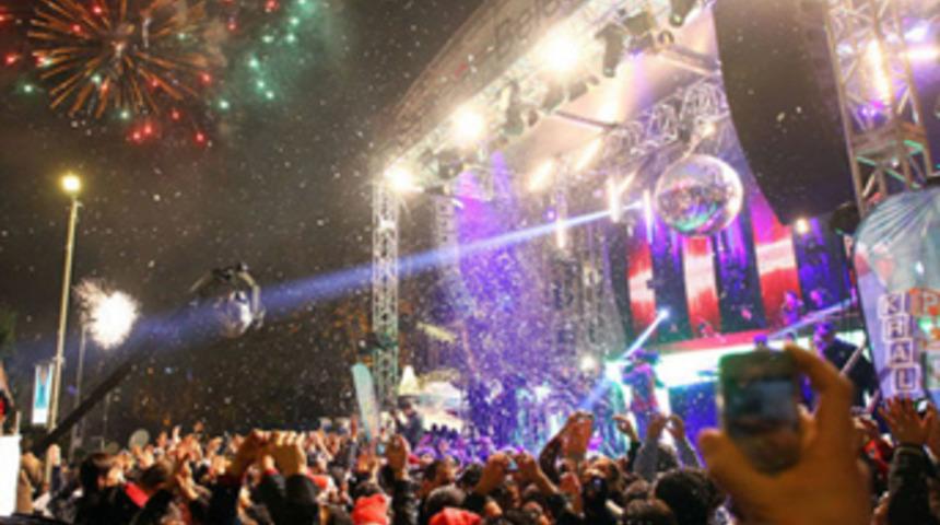 T&uuml;rkiye 2013'e merhaba dedi