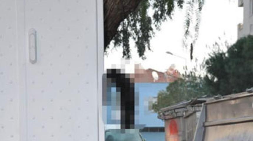 Bornova'da kediyi astılar!