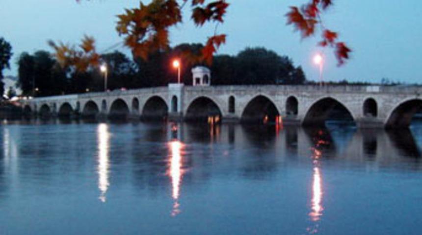 Ayağına taş bağlayıp nehre atmışlar