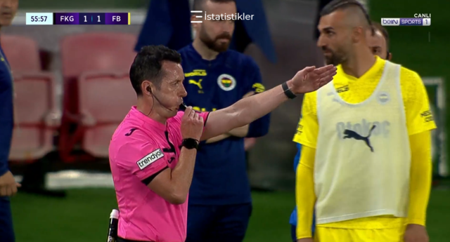 Yabancı VAR hakemi Karagümrük-Fenerbahçe maçına damga vurdu! Bir penaltıyı verdirtti, bir penaltıyı iptal ettirtti...