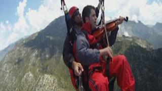 Bin 500 metrede aşka geldi!