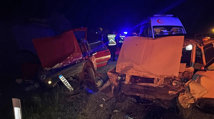 Çanakkale'de 2 otomobilin çarpışması sonucu 8 kişi yaralandı