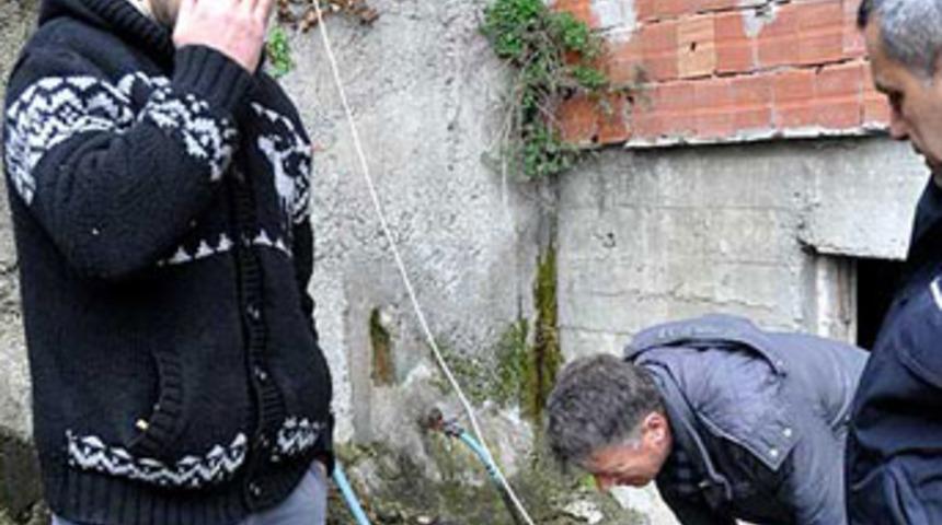 Karacayı keserken yakalandı