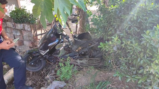 İzmir'de otomobille çarpışan motosikletten savrularak başka bir otomobilin çarptığı kişi öldü