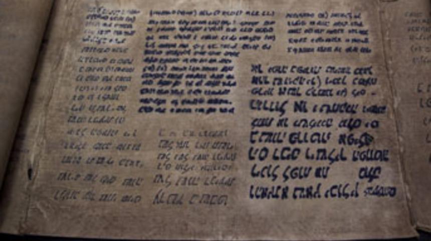 '1900 yıllık' Tevrat'ı satarken yakalandılar