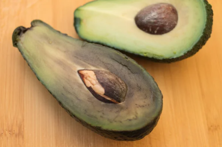 Avokadoların uzun süre kararmaması için basit tüyoyu paylaştı! Asla israf etmeyeceksiniz