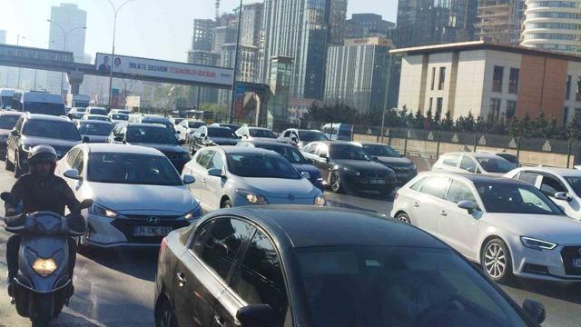 Yer: İstanbul! Bayram bitti, çile yeniden başladı: Trafik durma noktasına geldi