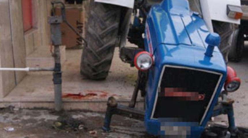 Arkadaşını trakt&ouml;rle kovalayarak ezdi