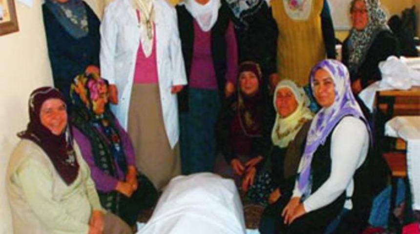 Y&uuml;zleri g&uuml;ld&uuml;ren cenaze