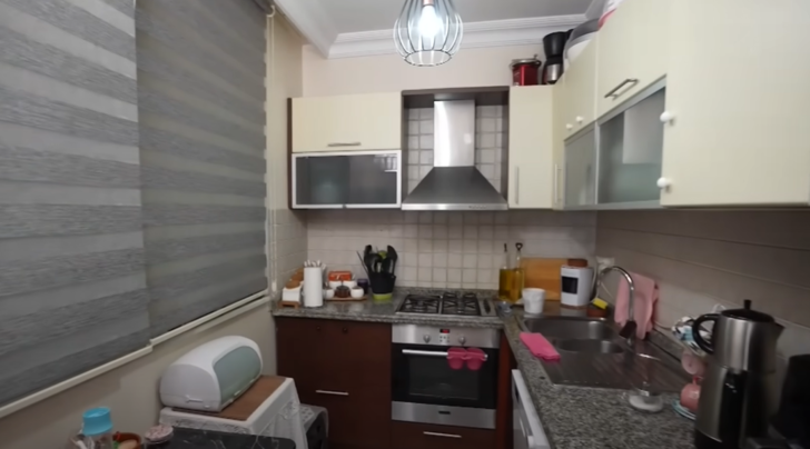 Popstar Mehtap 3+1 evinin kapılarını açtı! Mütevazi evi dikkat çekti G5