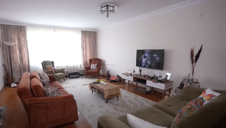 Popstar Mehtap 3+1 evinin kapılarını açtı! Mütevazi evi dikkat çekti G3