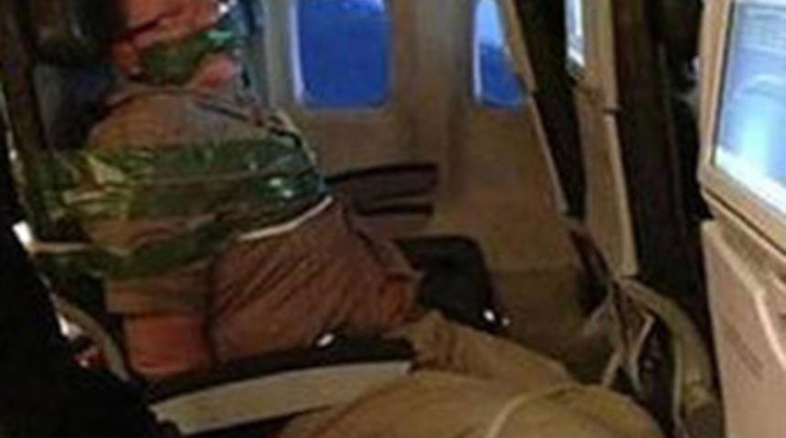 Yolcuyu koltuğa bağladılar