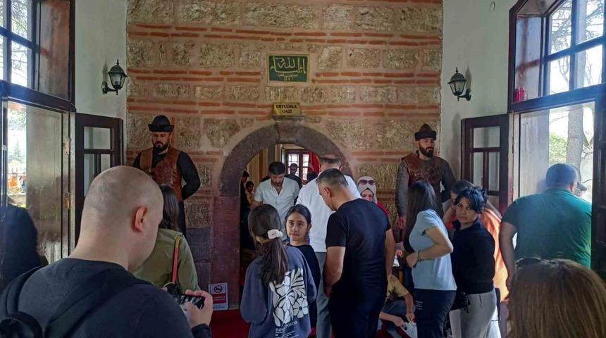 9 günlük tatilde Ertuğrul Gazi ve Şeyh Edebali Türbesi’ni 100 bin kişi ziyaret etti