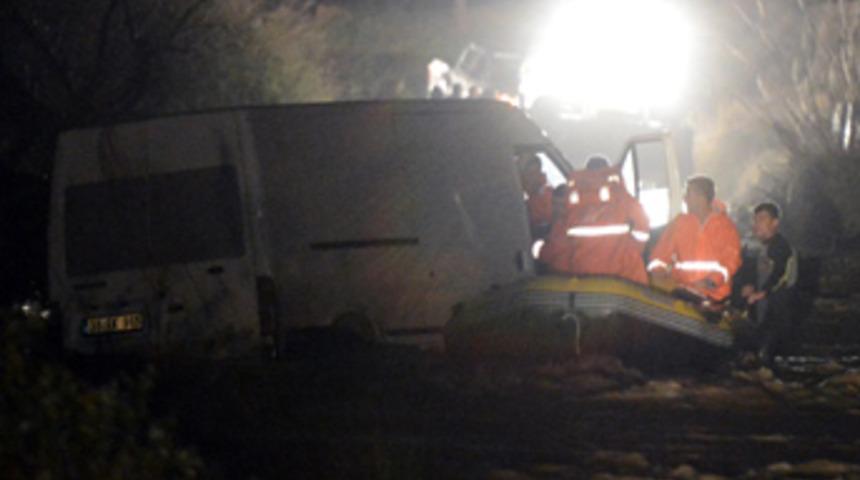 Hamile kadını itfaiye kurtardı