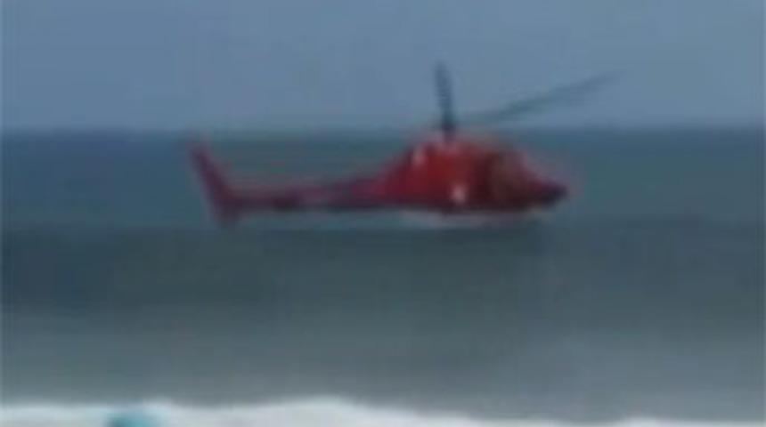 Helikopter suya düştü