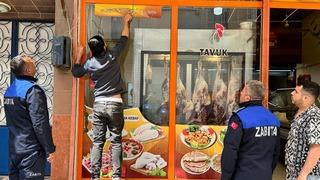 Seçildikten sonra ilk icraatlarından biri oldu! CHP'li Kilis Belediye Başkanı Bilecen, kentteki Arapça tabela ve afişleri söktürmeye başladı