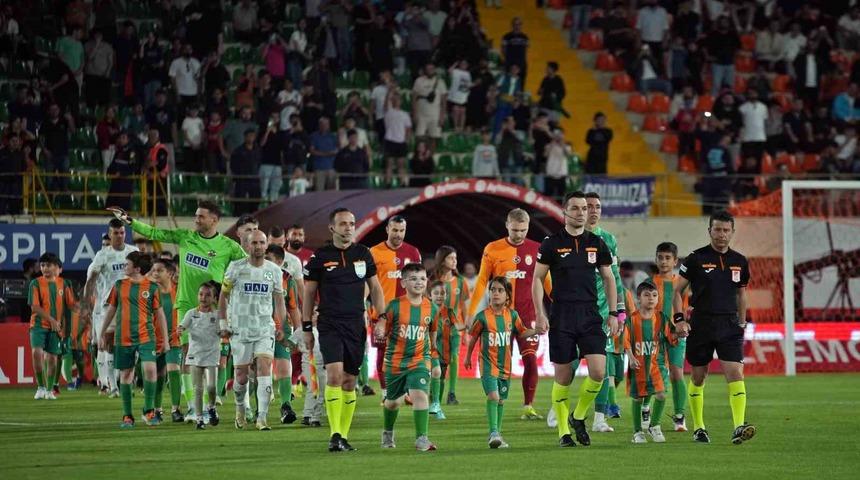 Galatasaray Alanya'da bir ilki yaşadı! Sarı-Kırmızılılar'ın devre arası transferi Serge Aurier ilk kez sahaya çıktı