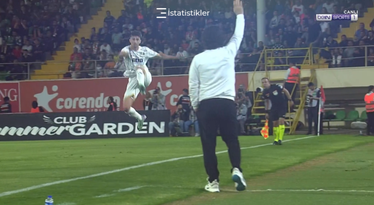 SON DAKİKA: Alanyaspor-Galatasaray maçında Fatih Tekke çılgına döndü, hakemin üzerine yürüyünce kırmızı kart gördü G3