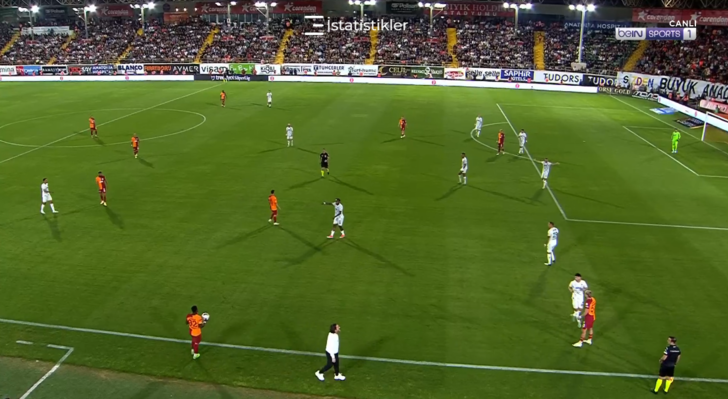 SON DAKİKA: Alanyaspor-Galatasaray maçında Fatih Tekke çılgına döndü, hakemin üzerine yürüyünce kırmızı kart gördü G2