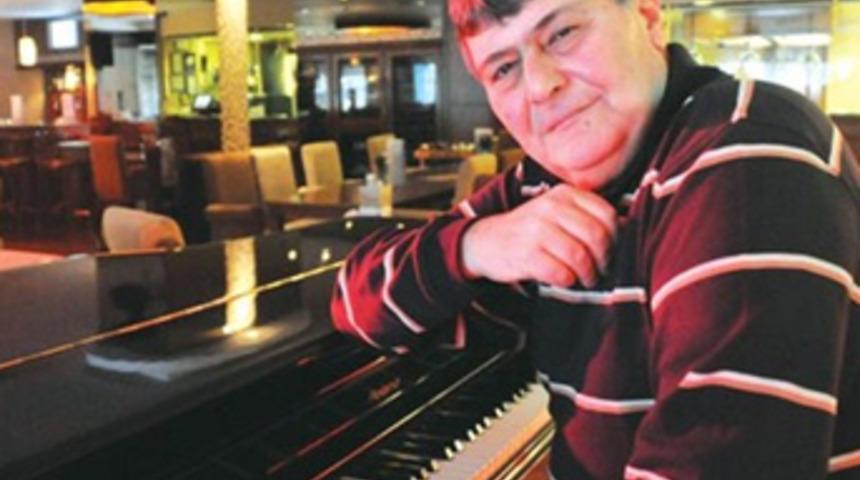 Ferdi Özbeğen hayatını kaybetti