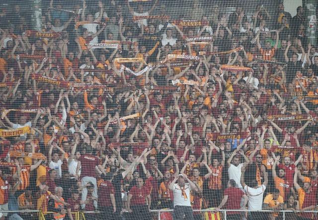 Aslan kilidi ikinci yarıda açtı! Galatasaray Alanyaspor'u 4-0 mağlup ederek liderliği Fenerbahçe'den geri aldı 640xauto