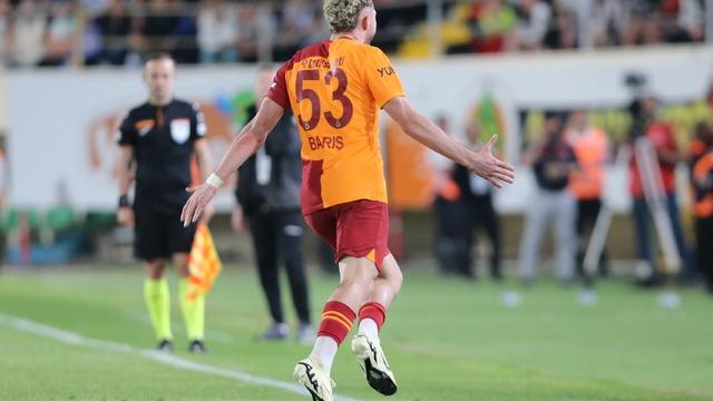 SON DAKİKA: Aslan kilidi ikinci yarıda açtı! Galatasaray Alanyaspor'u 4-0 mağlup ederek liderliği Fenerbahçe'den geri aldı