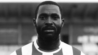 Süper Lig ekiplerinden Antalyaspor'da da forma giymiş olan eski futbolcu Joseph Boum hayatını kaybetti