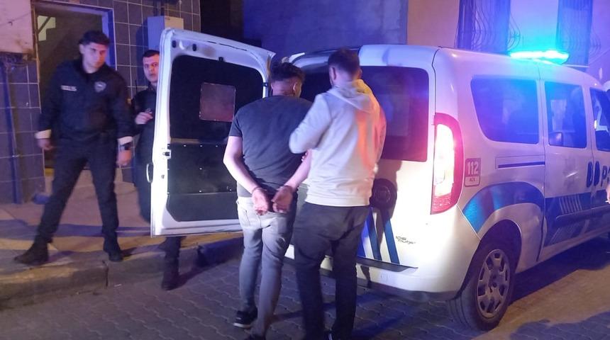 Manisa'da mahalle bek&ccedil;isi ile 2 kişiyi bı&ccedil;aklayan ş&uuml;pheli tutuklandı
