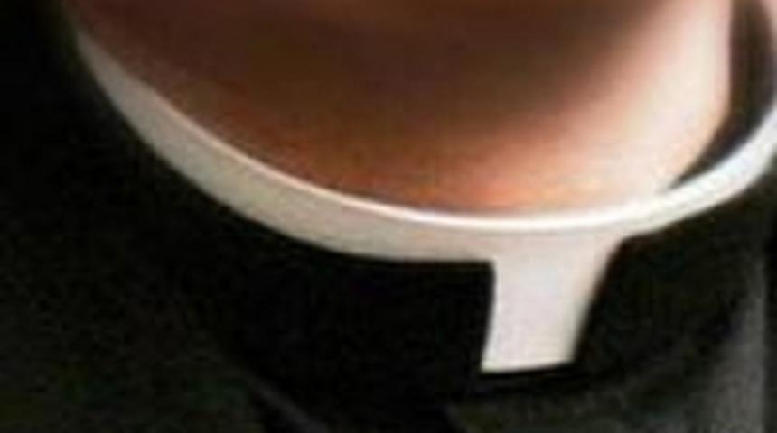 "Tanrı'ya inanan rahip aranıyor"