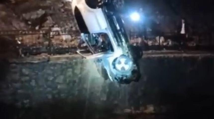 Şırnak'ta dereye devrilen hafif ticari araçtaki 4 kişi öldü