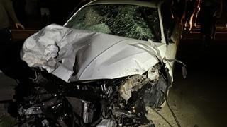 Hatay'da kontrolden çıkan otomobil park halindeki 2 araca çarptı, sürücü kaza yerini terk etti