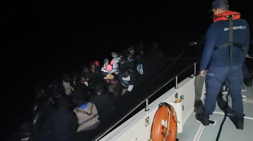 İzmir açıklarında 45 düzensiz göçmen yakalandı